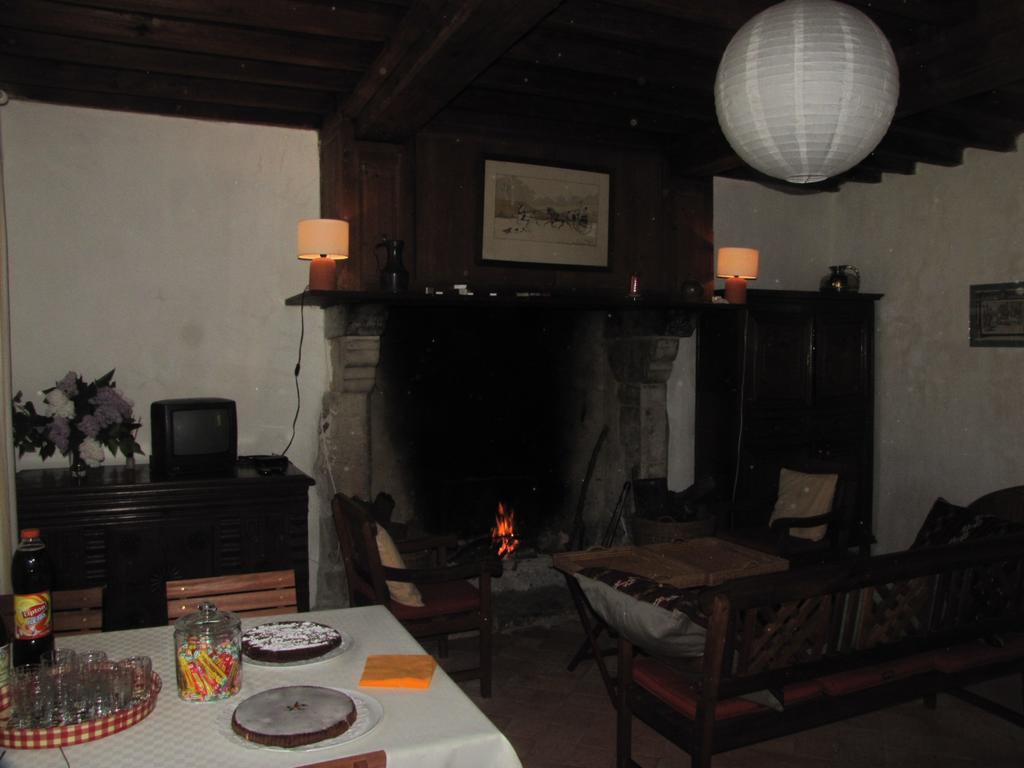 Gite De La Ferme De La Cour Crasville  Buitenkant foto